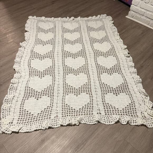 Vintage Handmade Crochet Heart Afghan Throw Blanket White/Shimmer LaceEdge 52x34 - Picture 4 of 12